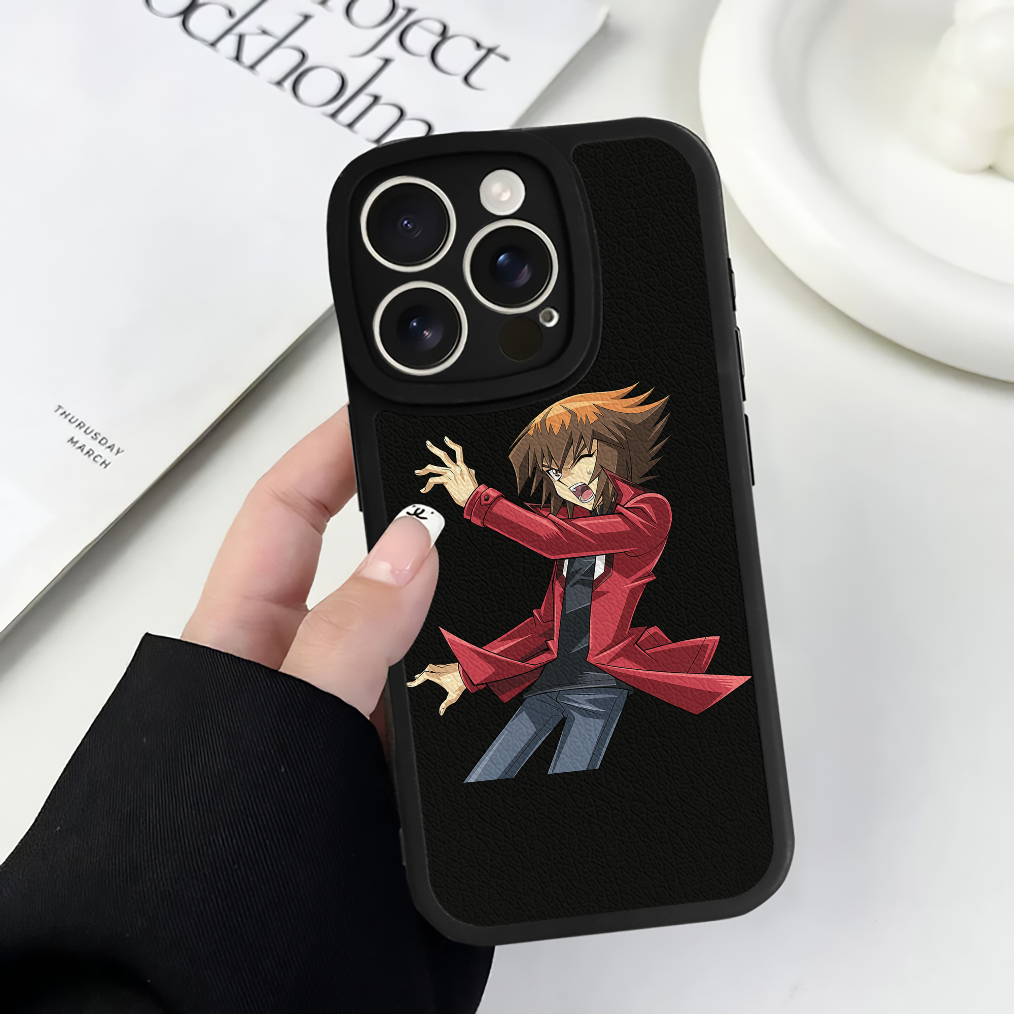 （画像用） 遊☆戯☆王 Yu-Gi-Oh! 【iPhone 16シリーズ対応】シリコンスマホケース（レザー調） 材質：シリコン